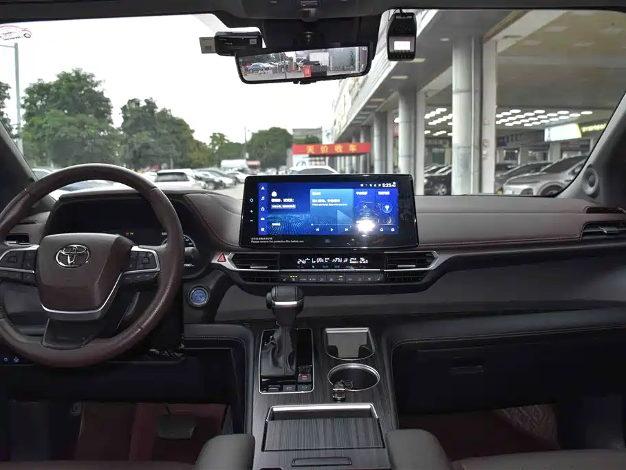 Toyota Sienna 2021 2.5L Hybrid Platinum Edition фото 11