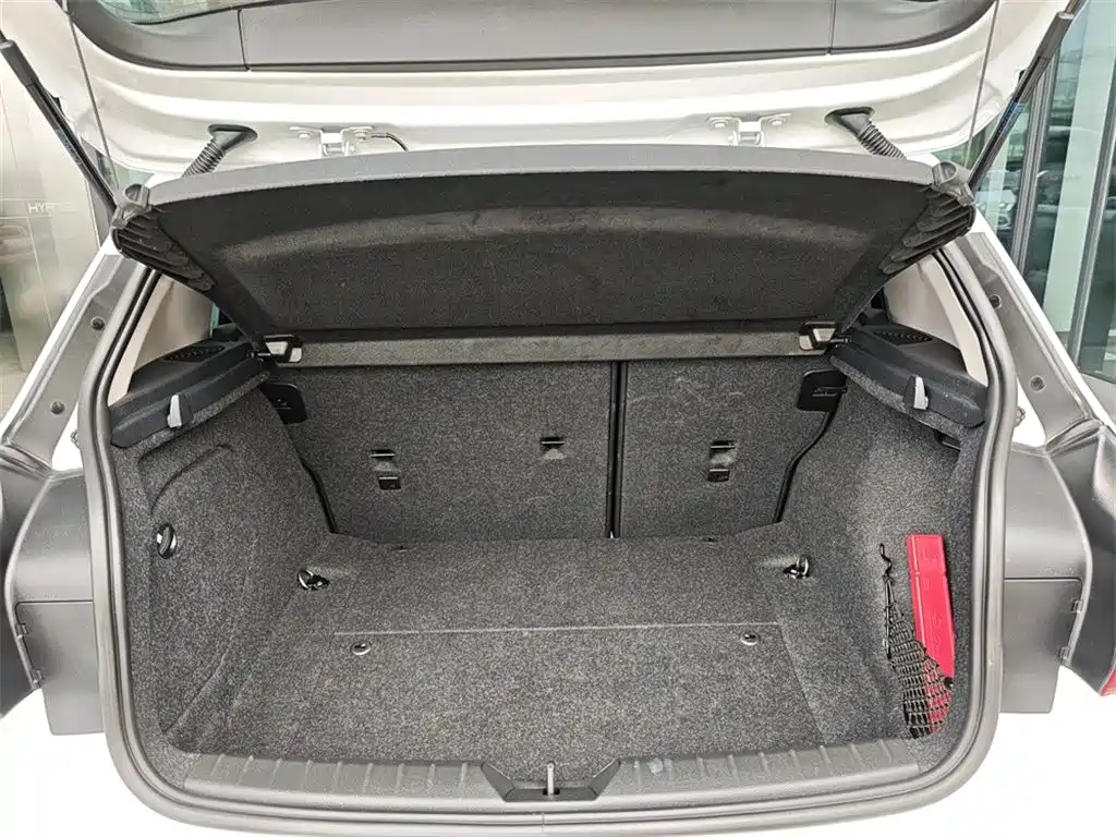 BMW 1 Series (Import) 2018 118i Leading фото 9