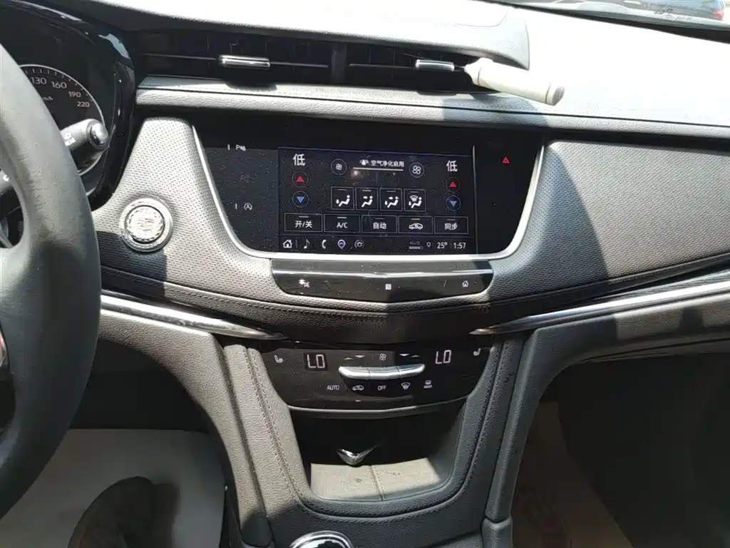 Cadillac XT5 2021 2.0T 2WD Luxury Edition фото 13