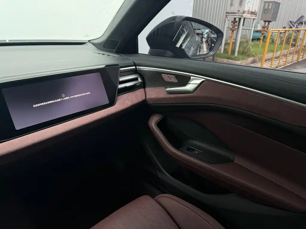 Фото 27 - Audi A6L