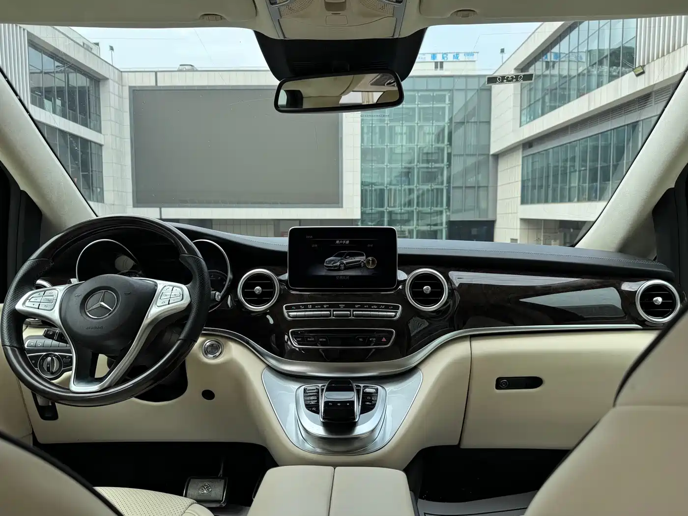 Mercedes-Benz V-Class 2018 V 260 L Premium Long Wheelbase Edition China VI фото 10