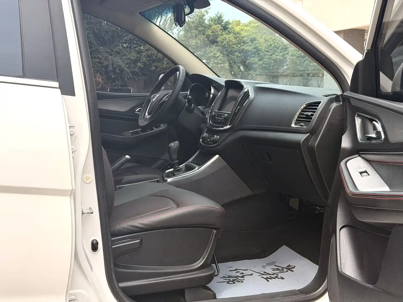 Baojun 560 2017 2016 1.8L Manual Luxury