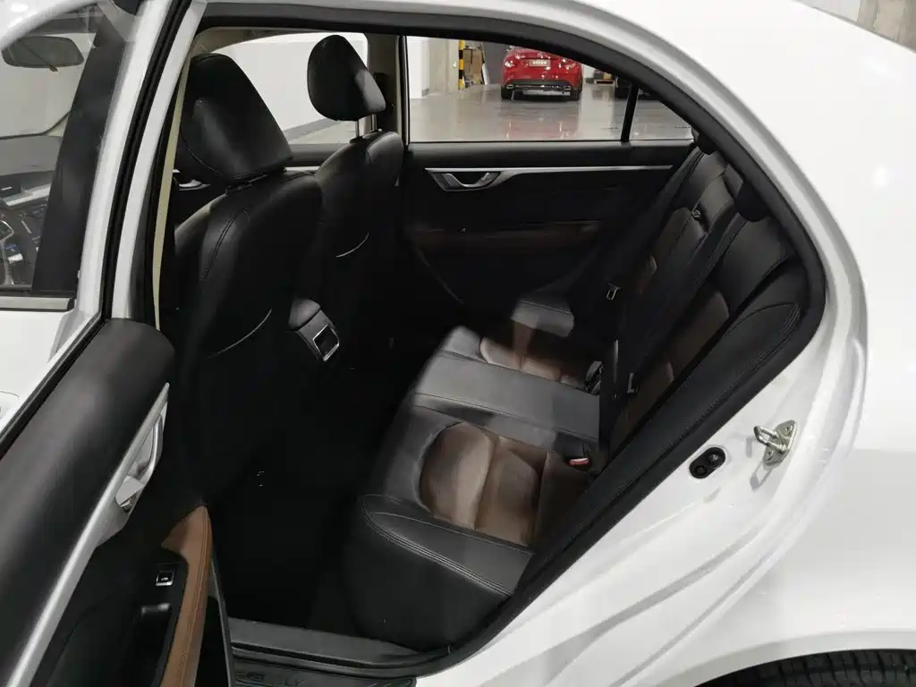 Photo 15 - Geely Vision