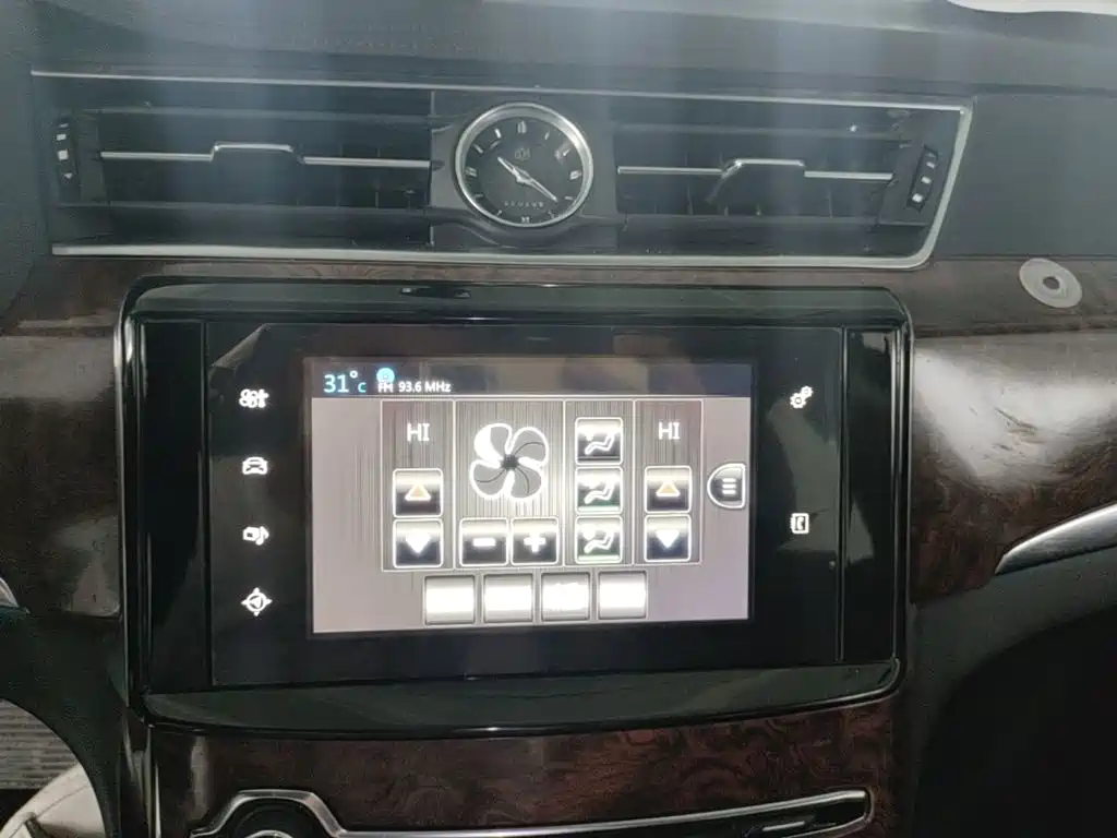 Dongfeng Aeolus Dongfeng A9 2017 2016 1.8T Premium