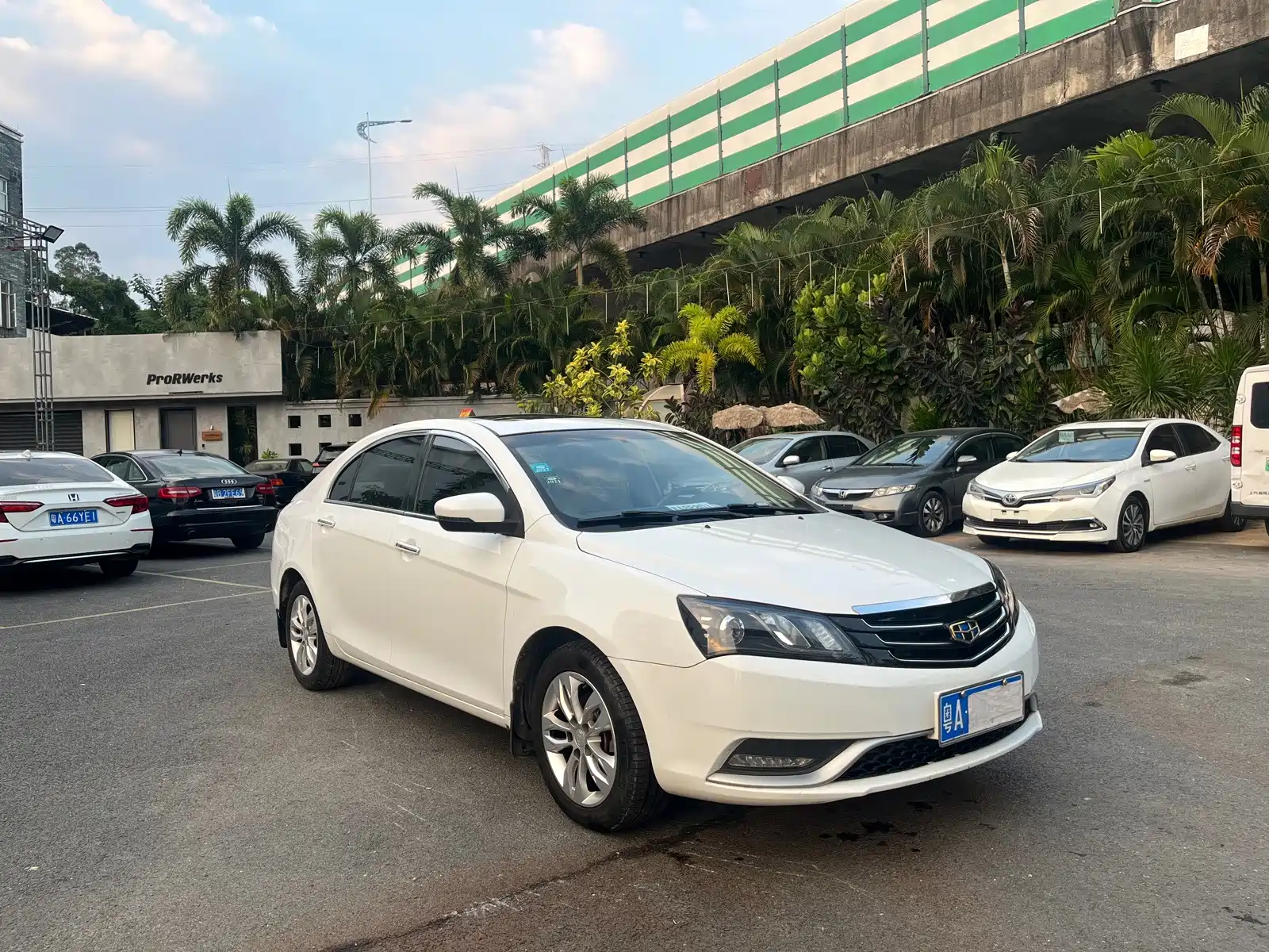 Photo 3 - Geely Emgrand