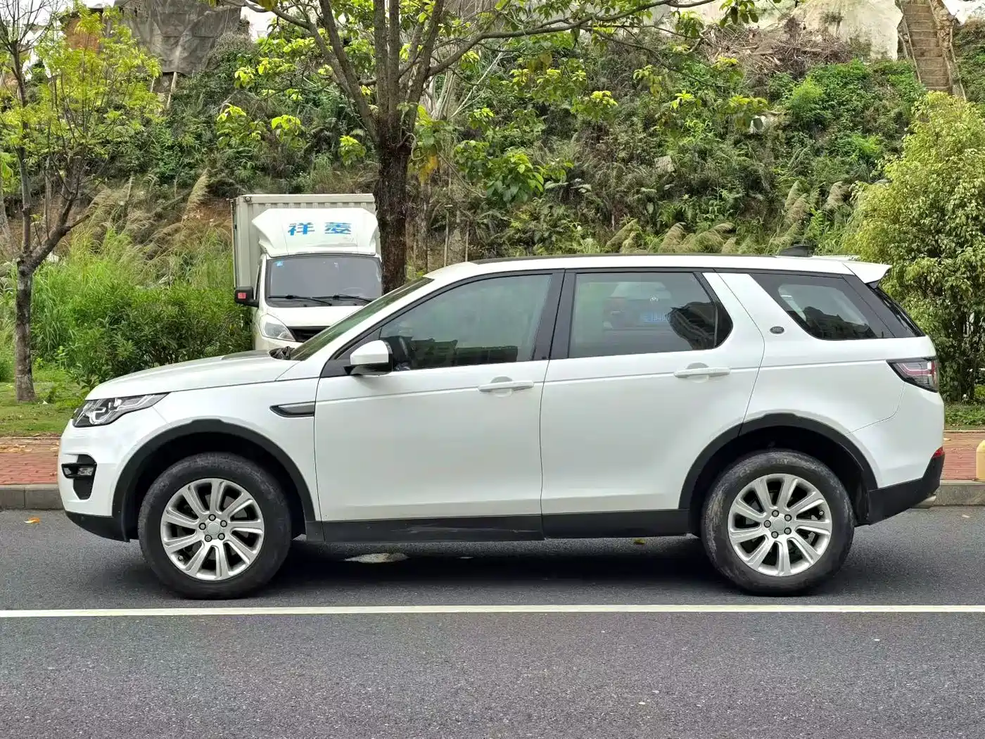 Land Rover Discovery Sport 2017 2.0T SE фото 8