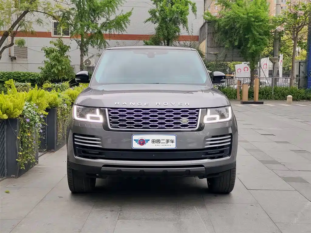 Land Rover Range Rover 2021 3.0 L6 Heritage Extended Classic Edition фото 2