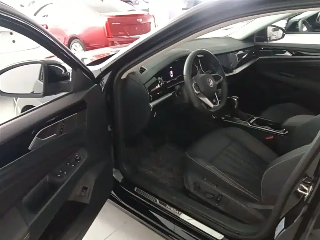 Volkswagen Passat 2025 Outstanding 380TSI Starlight Dragon Soaring Edition фото 16
