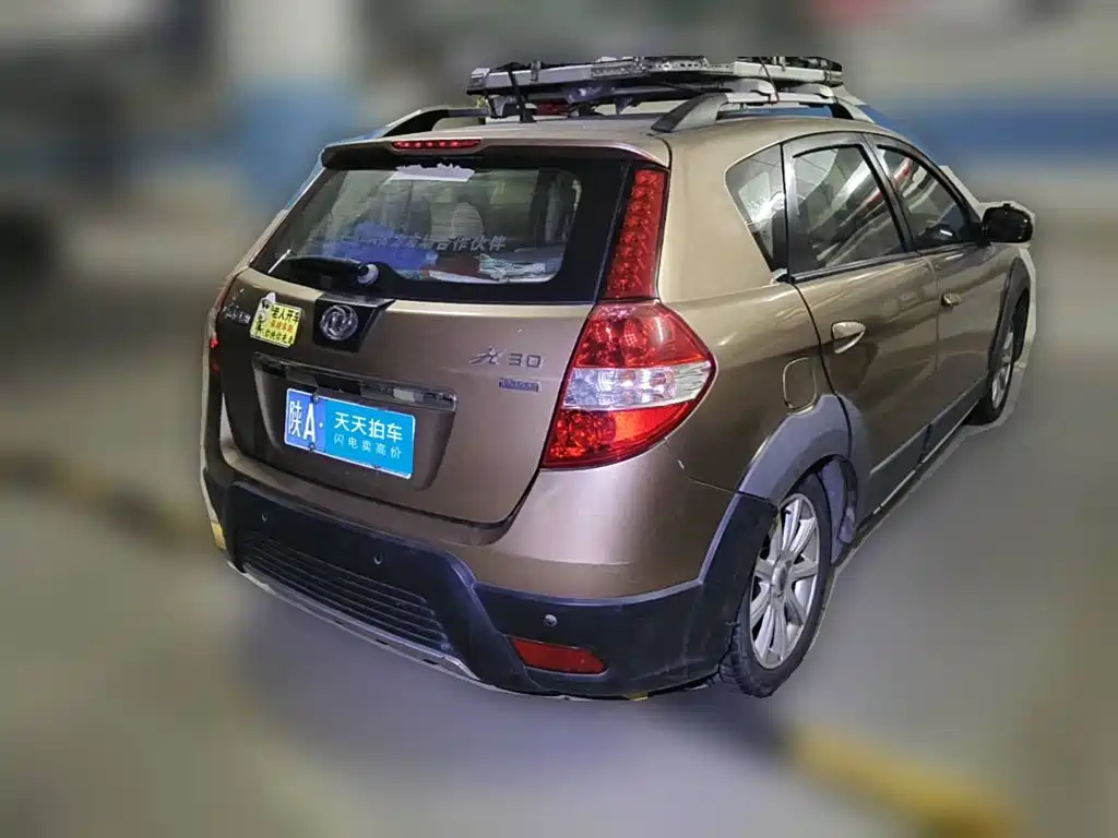 Dongfeng Aeolus Dongfeng Fengshen H30 2013 2012 CROSS 1.6L Automatic Premium
