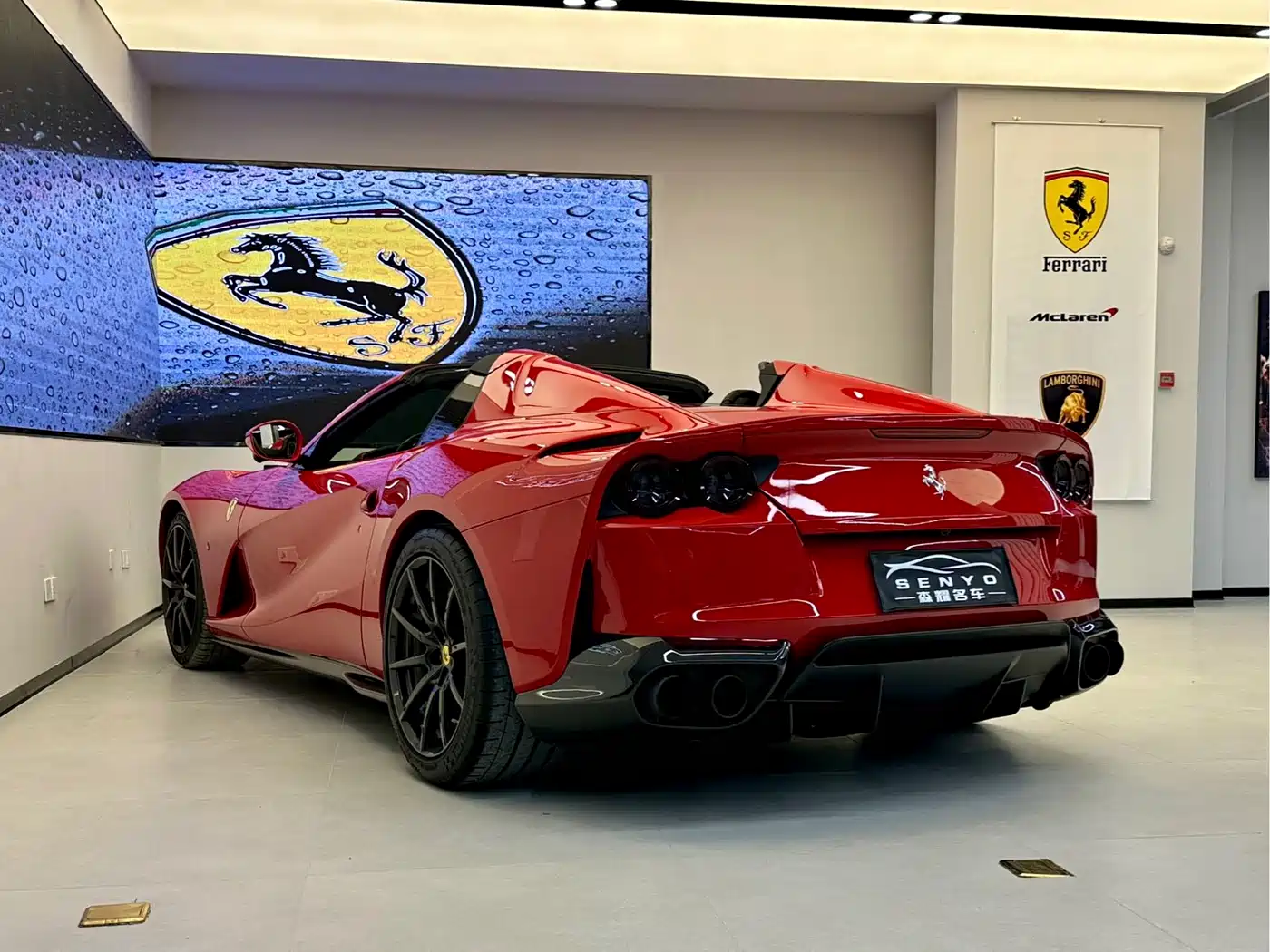 FERRARI 812