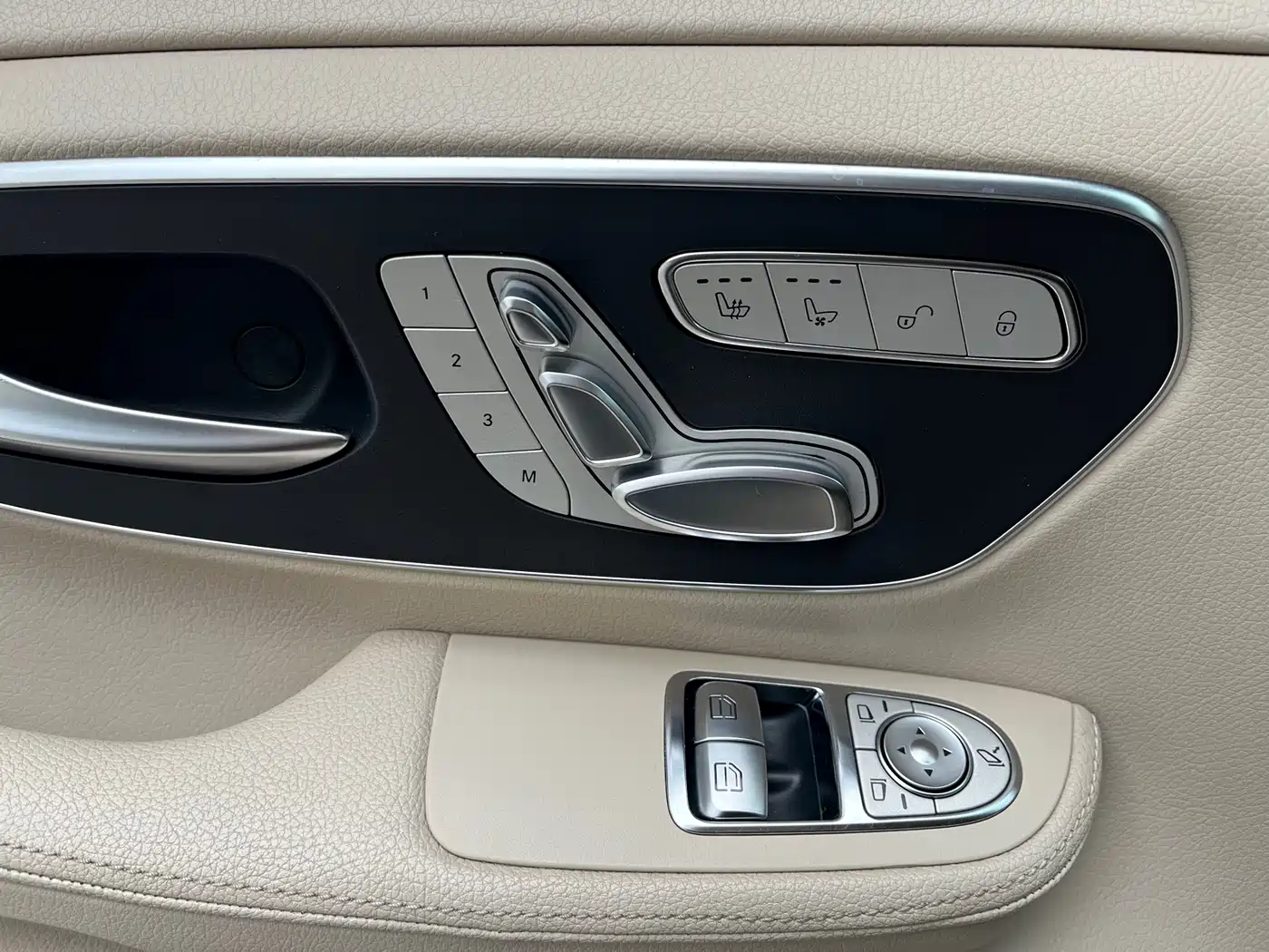 Mercedes-Benz V-Class 2017 Model V 260 L Premium Extended Edition фото 18