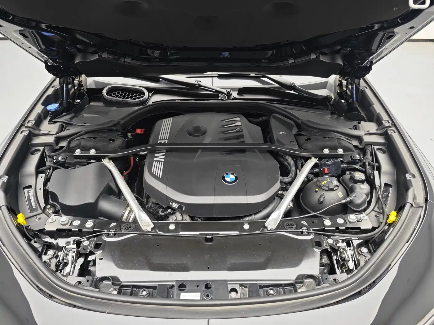 BMW 7 Series 2023 Model 735Li M Sport Package фото 12
