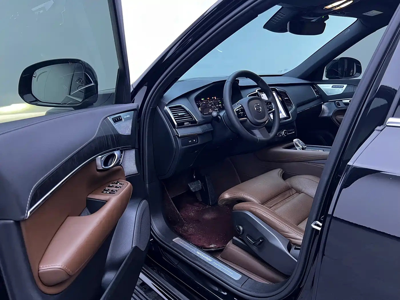 Volvo XC90 Plug-in Hybrid 2024 2024 T8 Premium Luxury 7-Seater