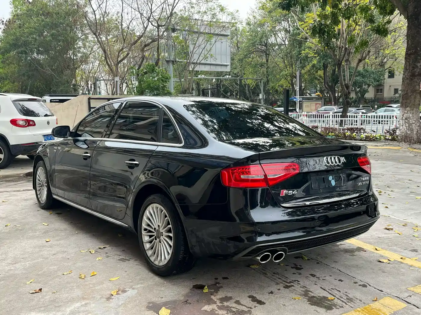 Audi A4L 2016 35 TFSI Collector's Edition S line Comfort фото 3