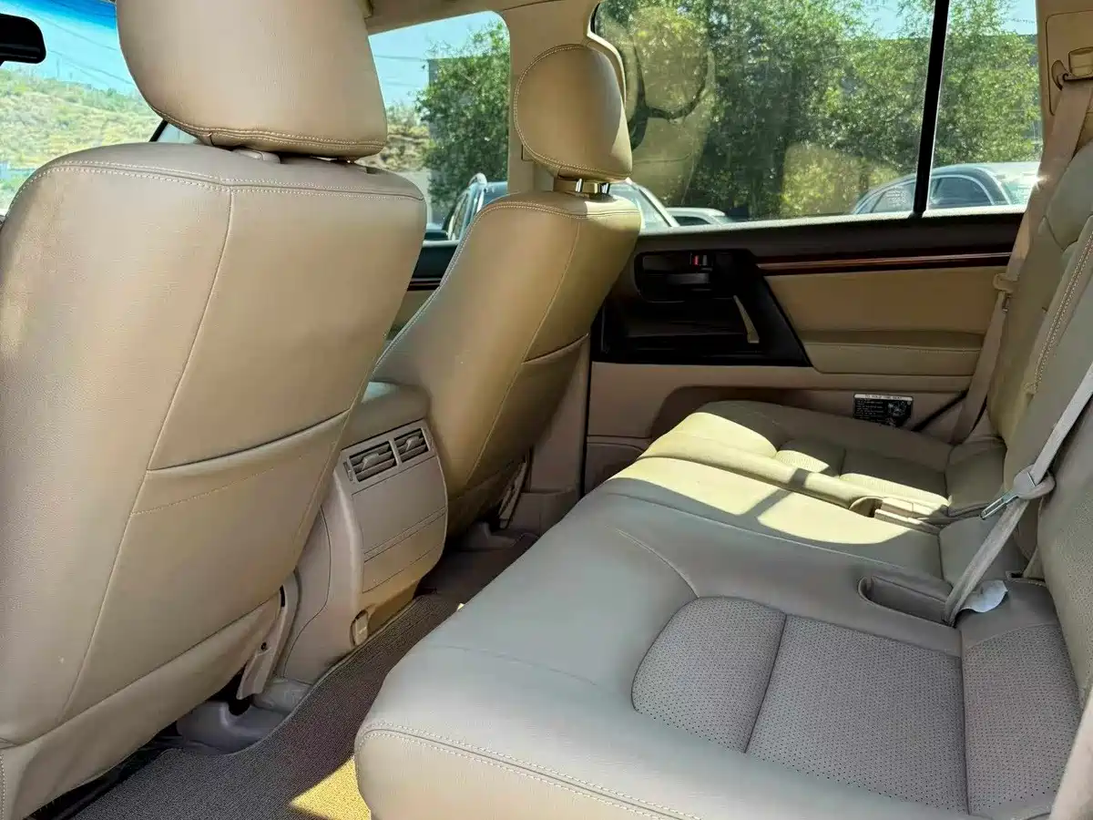 Toyota Land Cruiser (Import) 2015 2015 4.0L V6 Middle East Low Configuration Edition