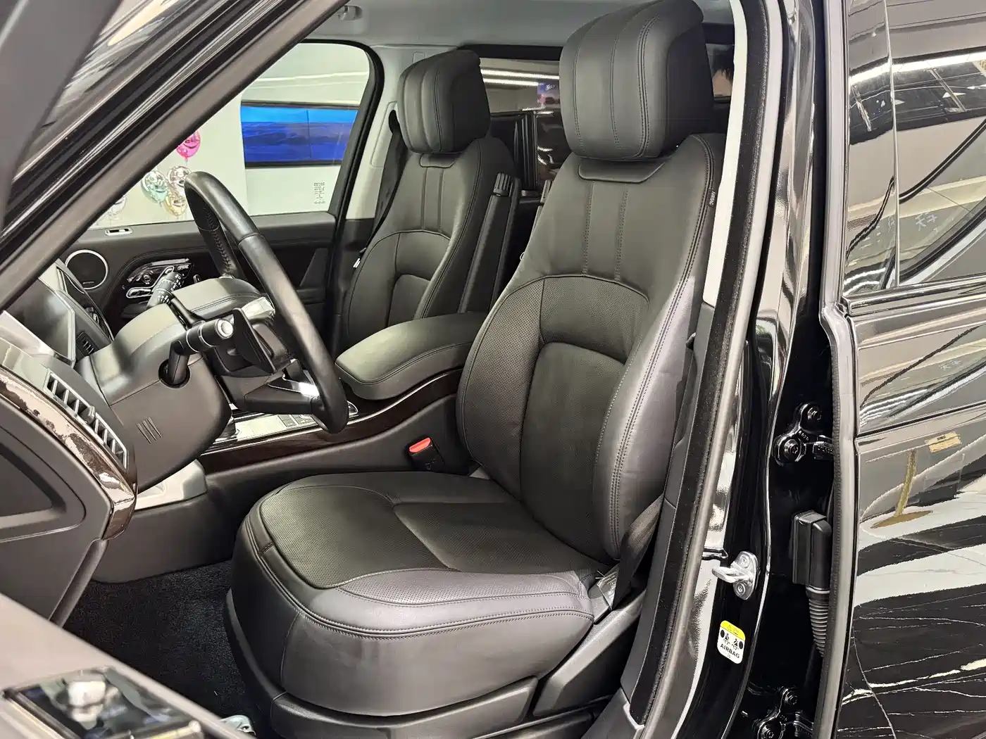 Land Rover Range Rover 2021 3.0 L6 Heritage Extended Classic Edition фото 11
