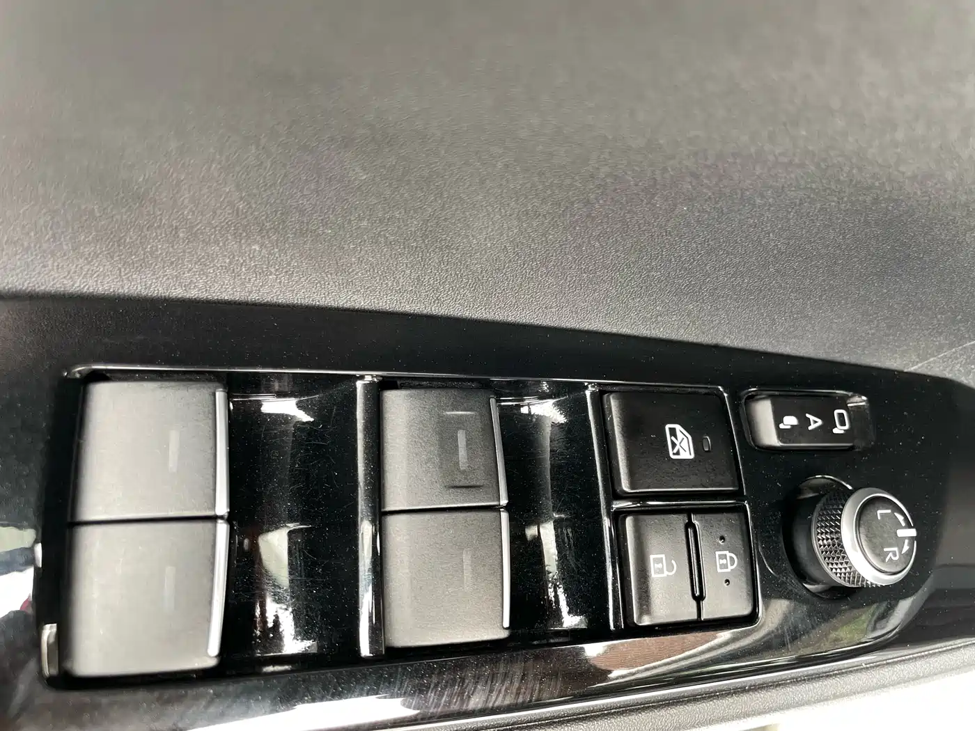 Toyota Camry 2024 Hybrid 2.0HGVP Luxury Edition фото 14