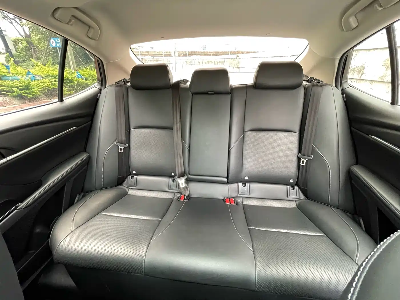 Toyota Camry 2024 Hybrid 2.0HGVP Luxury Edition фото 28
