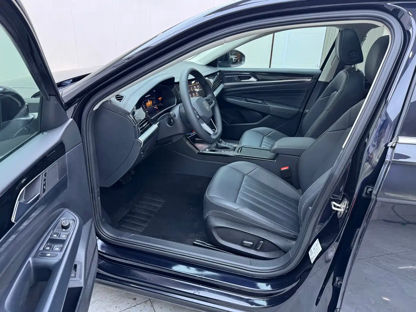 Volkswagen Passat 2022 280TSI Elite Edition фото 7