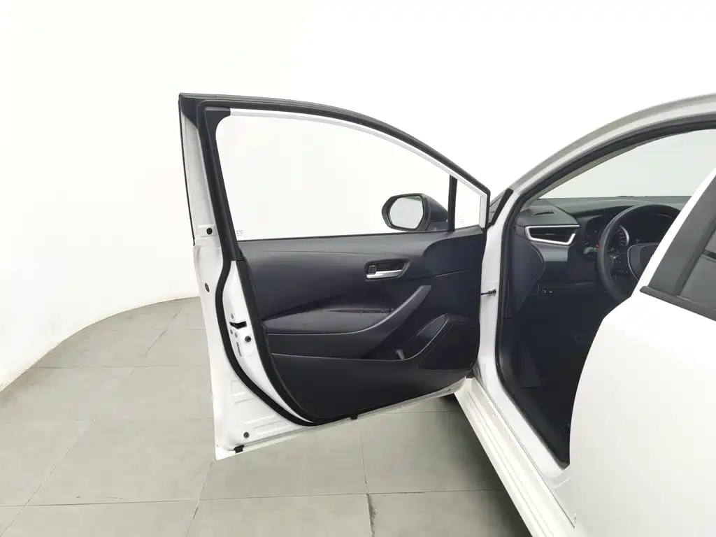 Фото 8 - Toyota Corolla