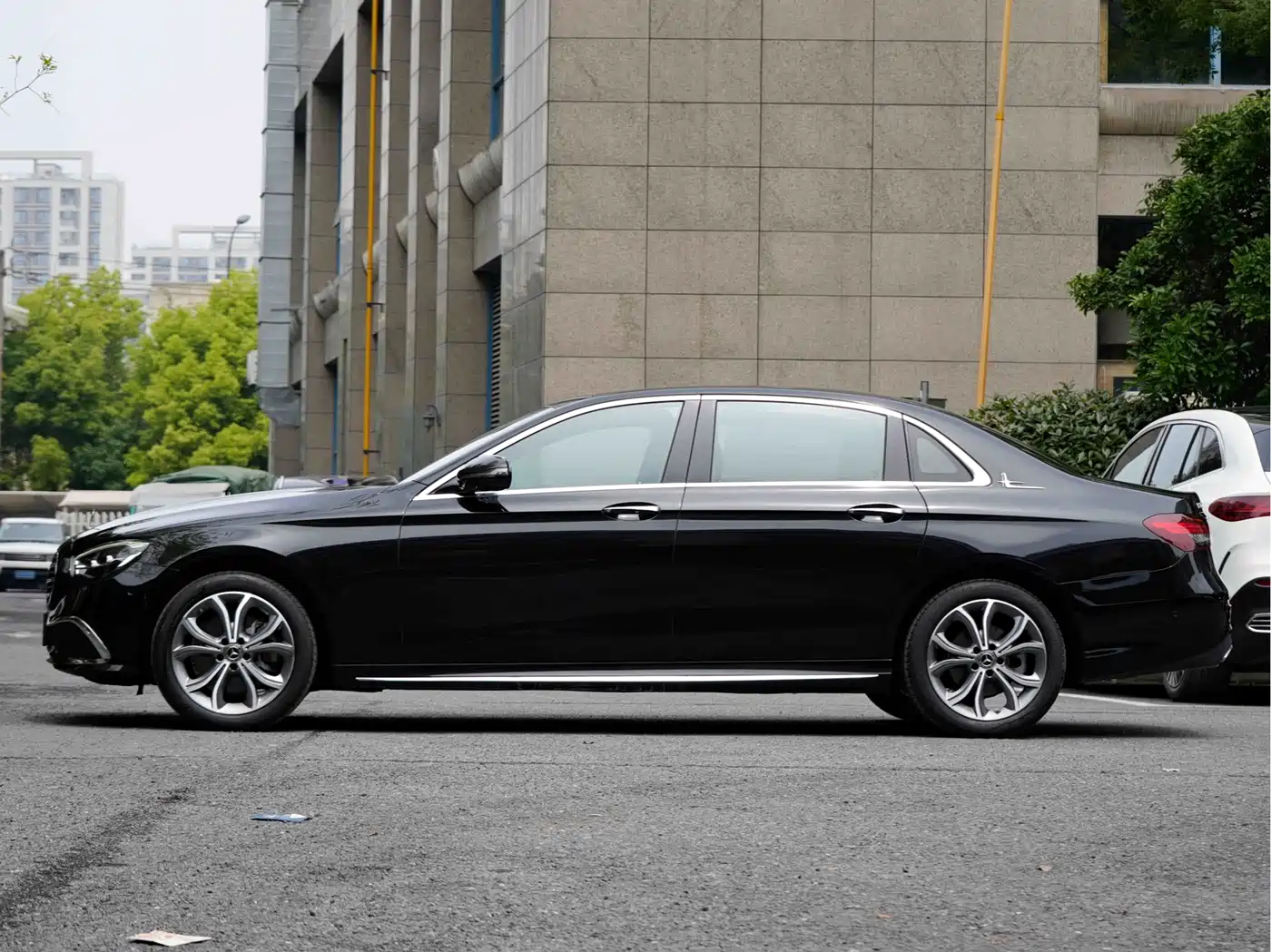 Mercedes-Benz E-Class 2023 E 300 L Sport Luxury фото 3