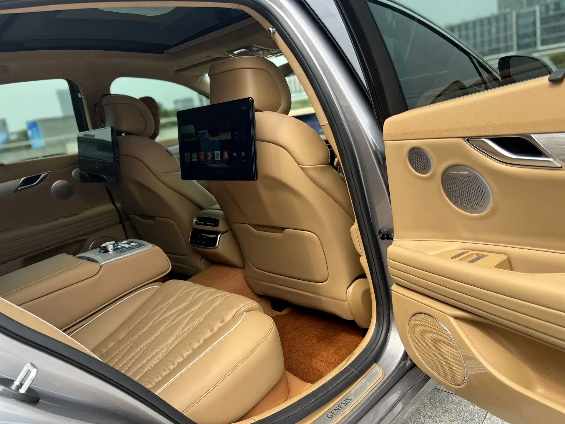 Фото 13 - Genesis G80