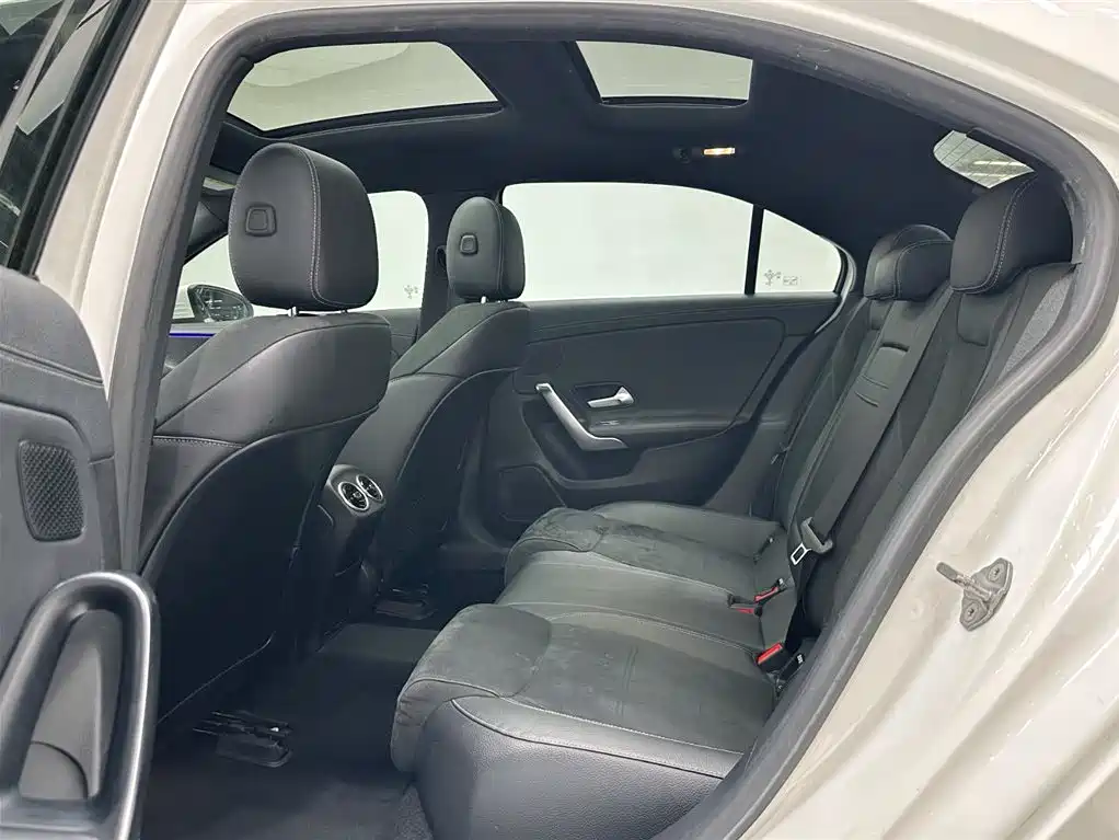 Mercedes-Benz A-Class 2019 A 200 L Sport Sedan фото 9