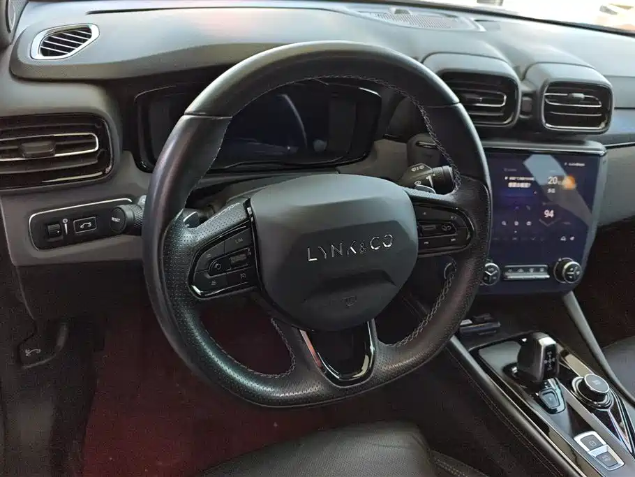 Lynk & Co 02 Hatchback 2022 2.0TD Summer Limited Edition фото 15
