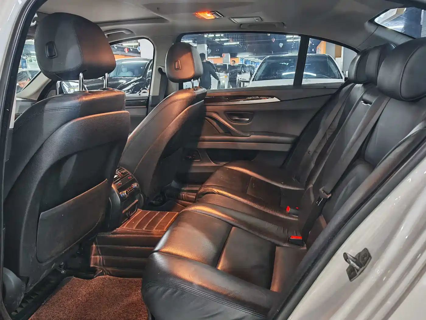 BMW 5 Series 2014 528Li Leading Edition фото 6