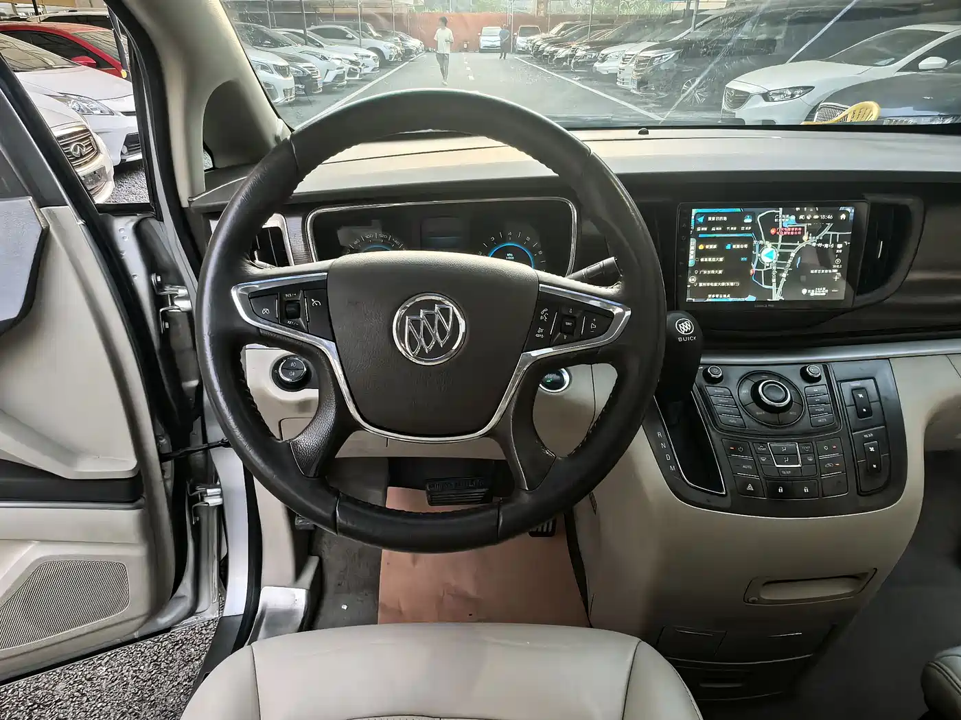 Buick GL8 2011 2.4L LT Luxury Business Executive фото 9