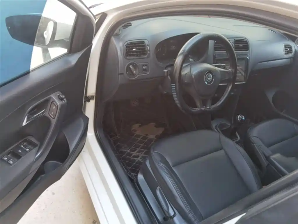 Volkswagen Polo 2016 1.4L Manual Trend фото 16
