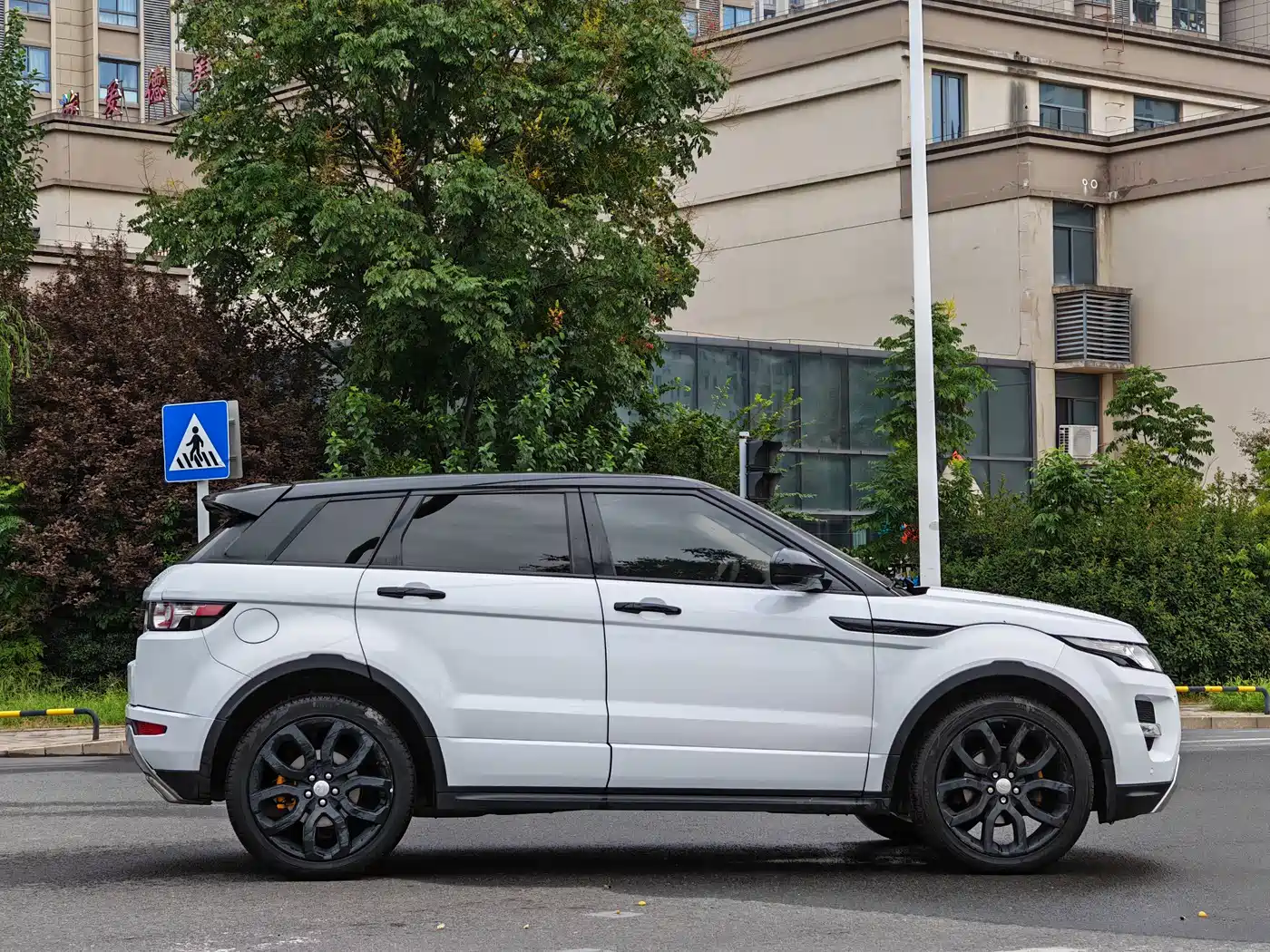 Land Rover Range Rover Evoque (Import) 2014 2.0T 5-door Brilliance Sport фото 5