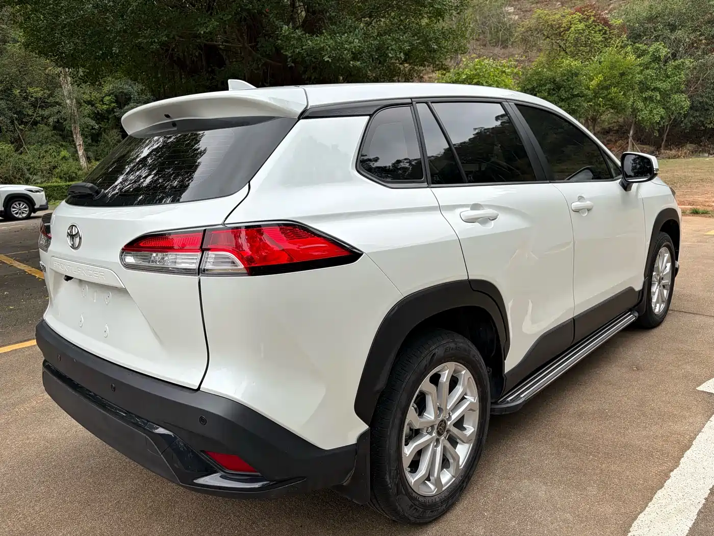 Toyota Frontlander 2023 2.0L CVT Elite Edition фото 9