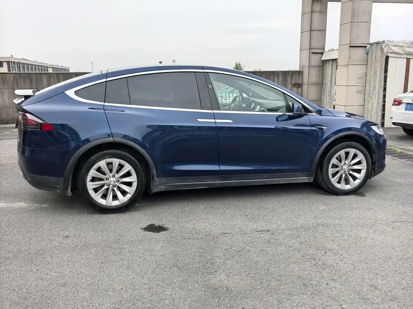 TESLA MODEL X