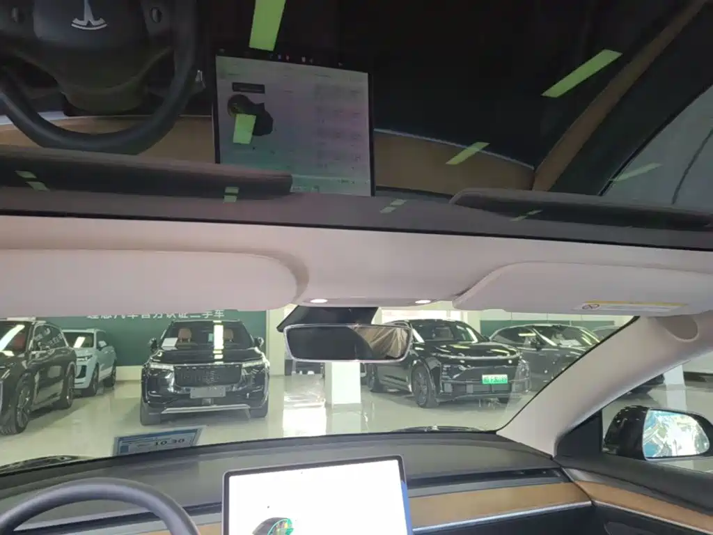 Фото 18 - Tesla Model 3