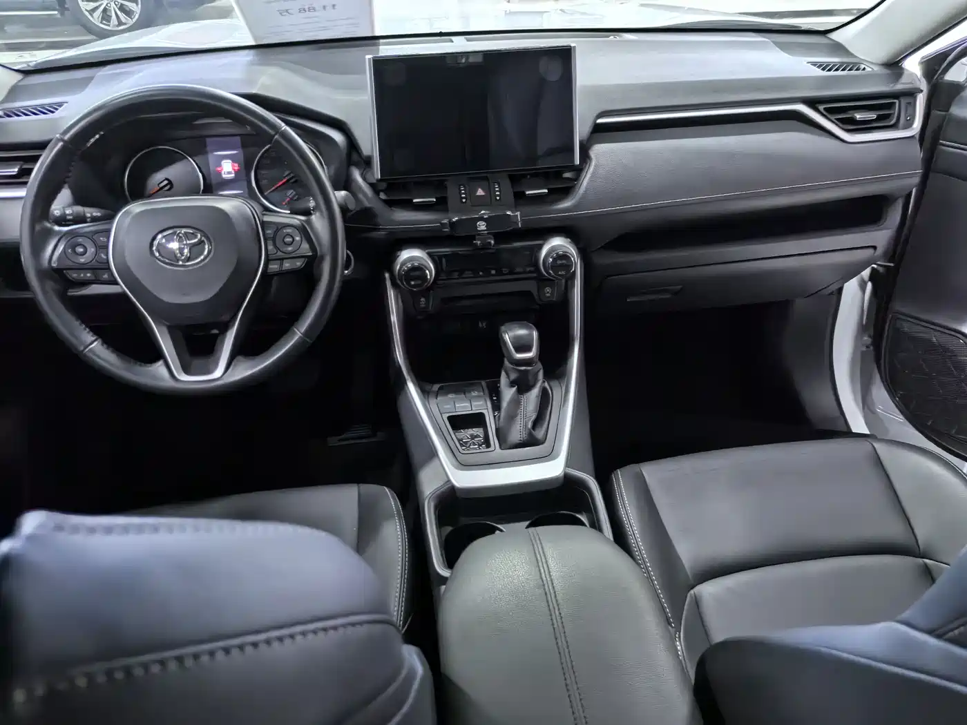Toyota Wildlander 2022 2.0L CVT FWD Luxury Edition фото 8
