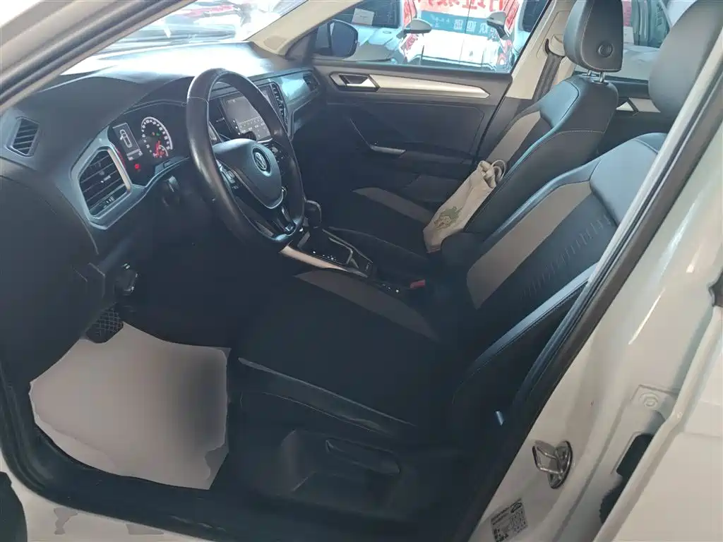 Volkswagen T-ROC 2018 230TSI DSG 2WD Progressive China V фото 12