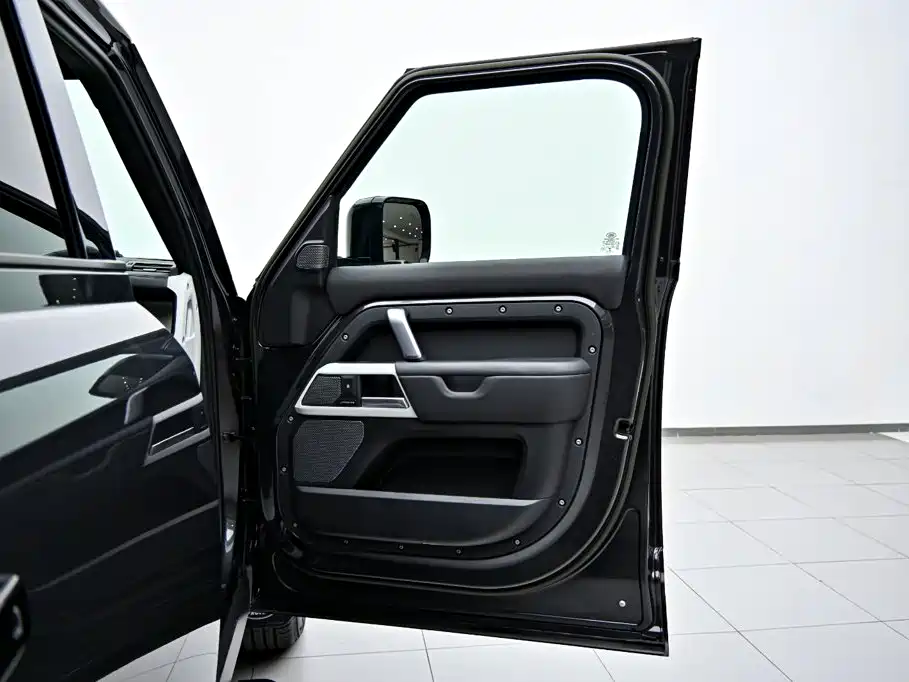 Фото 20 - Land Rover Defender