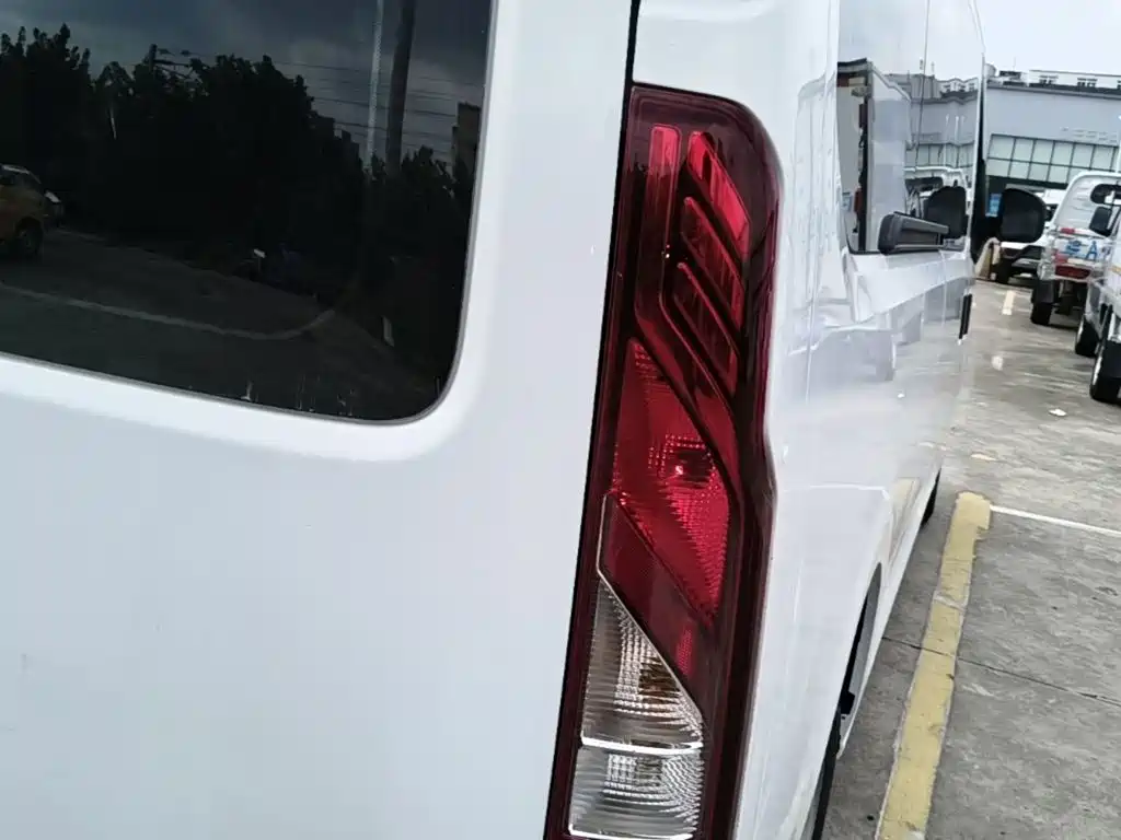 Jiangling E-Fushun 2025 2025 Clear Window Version 53.58kWh Medium Wheelbase Low Roof