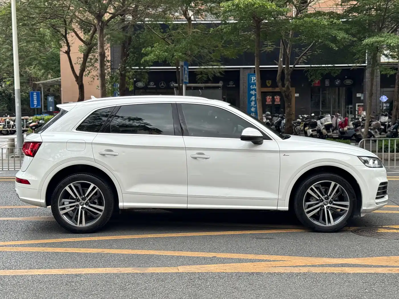 Audi Q5L 2020 Facelift 40 TFSI Honor Fashion фото 17