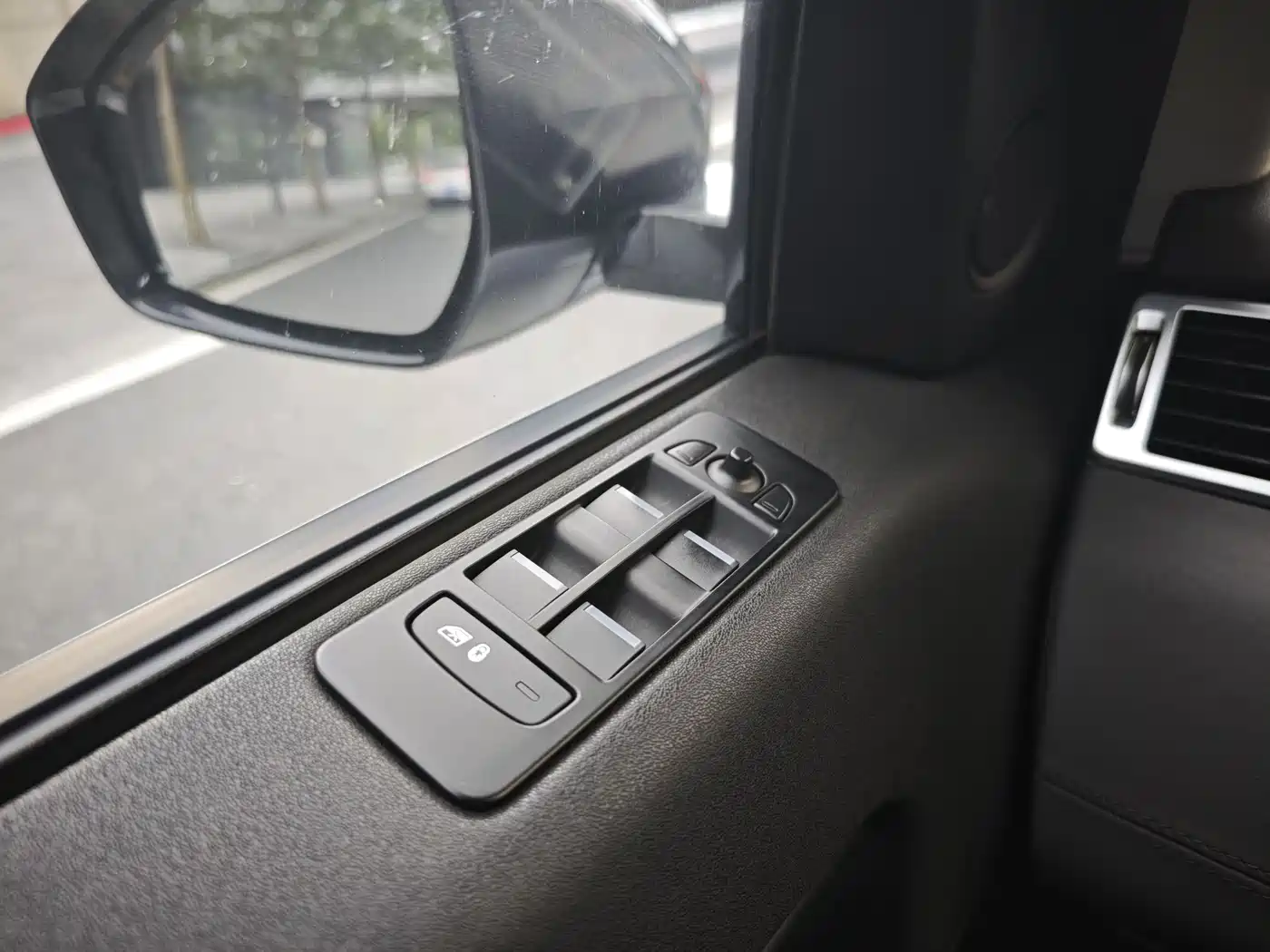 Land Rover Discovery Sport 2018 240PS PURE Edition фото 16