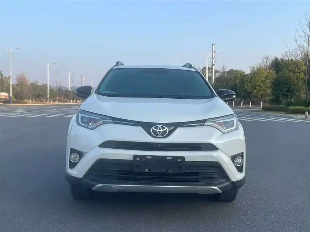 Toyota RAV4 Rongfang 2016 2.0L CVT 2WD Smart (China V) фото 3