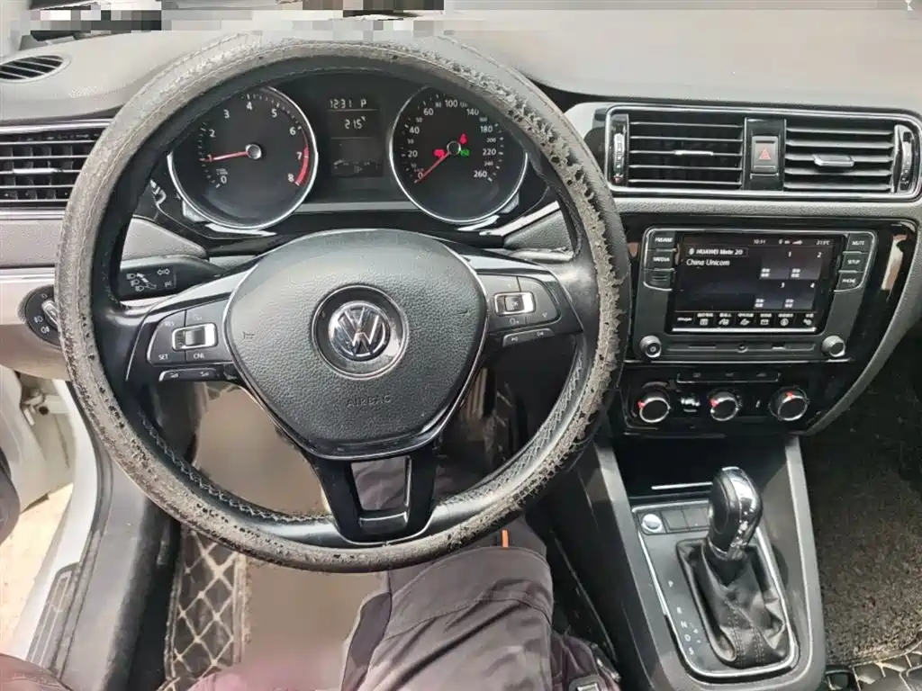 Volkswagen Sagitar 2017 1.6L Automatic Comfort фото 3