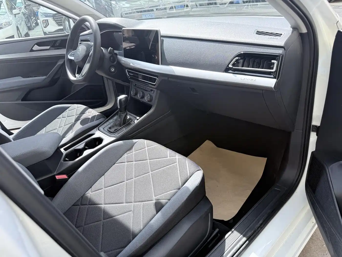 Volkswagen Lavida 2023 1.5L Auto Delight Edition фото 15