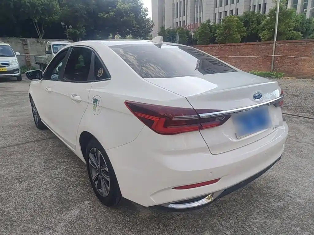 Ford Escort 2022 2021 1.5L Automatic Diamond Edition