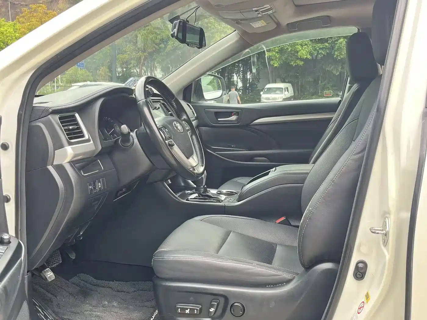 Toyota Highlander 2015 2.0T FWD Luxury Edition 7-seater фото 4