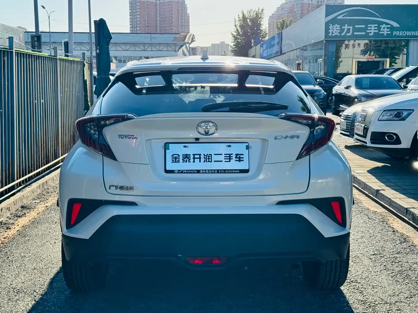 Toyota C-HR 2021 2.0L Luxury Edition фото 8