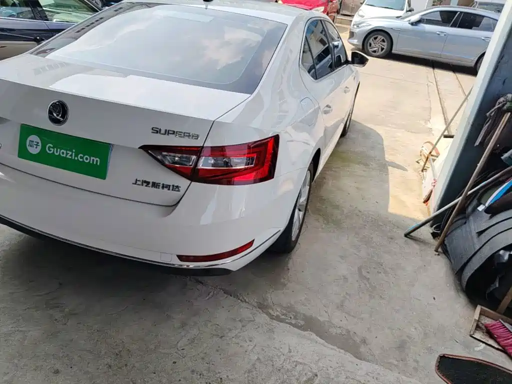 Фото 8 - Škoda Superb