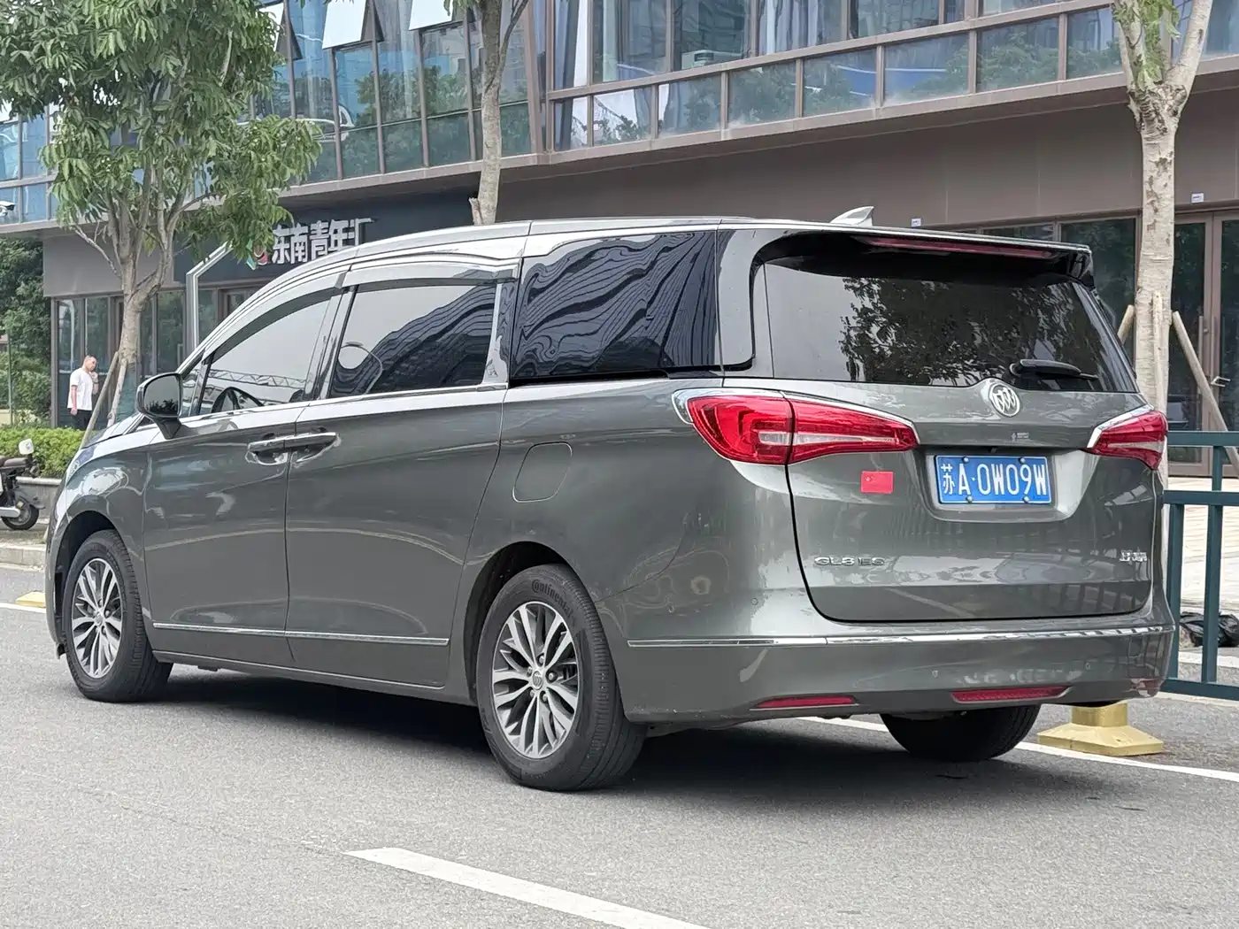 Photo 4 - Buick GL8