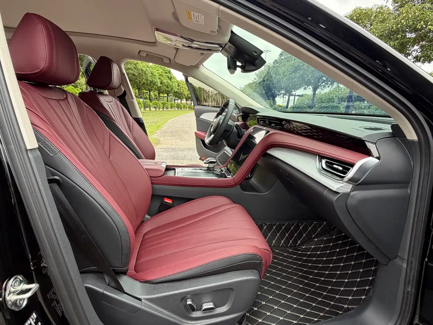 Hongqi H5 2025 2.0T Automatic Mystic Shadow 2 Million Edition фото 14